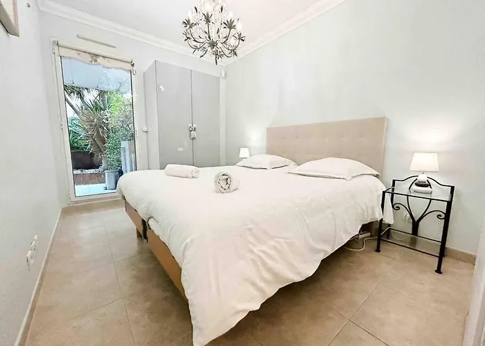 Апартаменти Le Square Pauline, 4 Prs, Jardin, 300m *