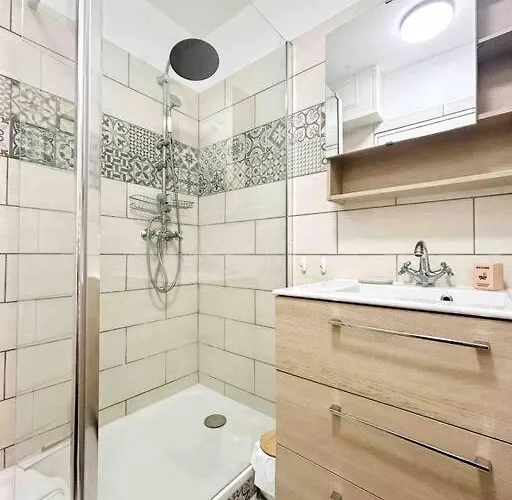 Апартаменти Le Square Pauline, 4 Prs, Jardin, 300m *